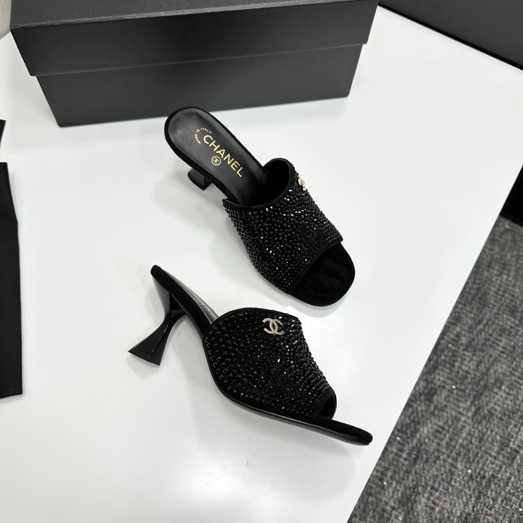 Шлёпанцы на каблуке в стиле Chanel