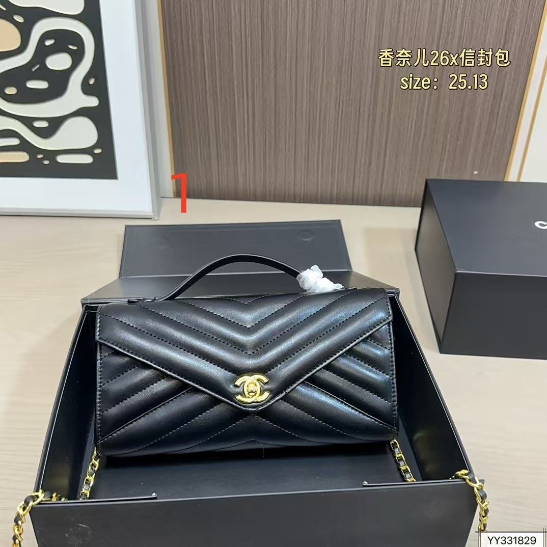 Сумка-конверт в стиле Chanel