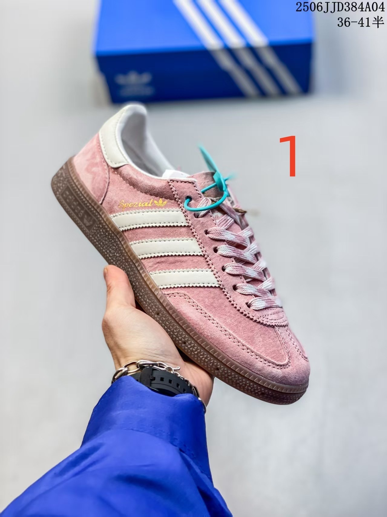 נעליים בסגנון Adidas