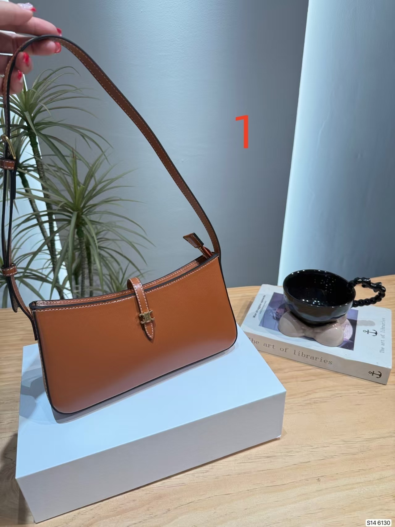 תיק בסגנון CELINE