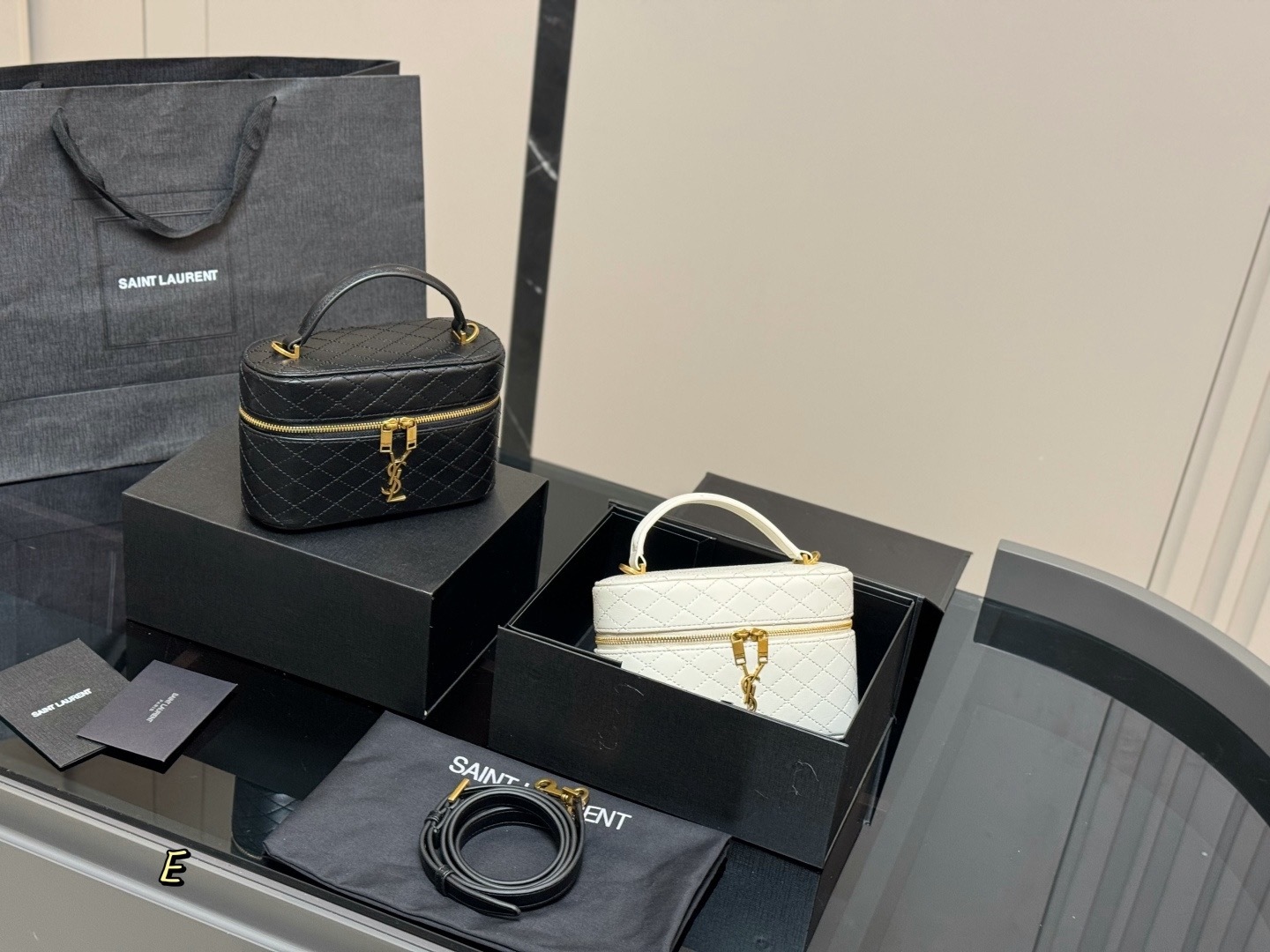תיק יד קטן בסגנון Saint Laurent